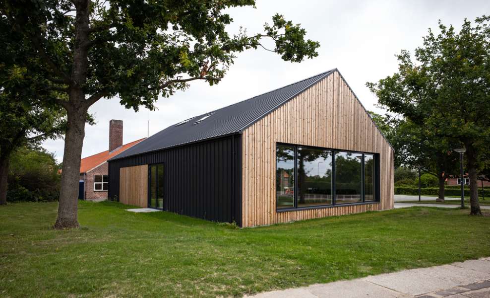 Steel and wood annex for extra space for ‘loaning out’ at Risskov Library, Risskov Bibliotek - Fortebakken 1, 8240 Risskov